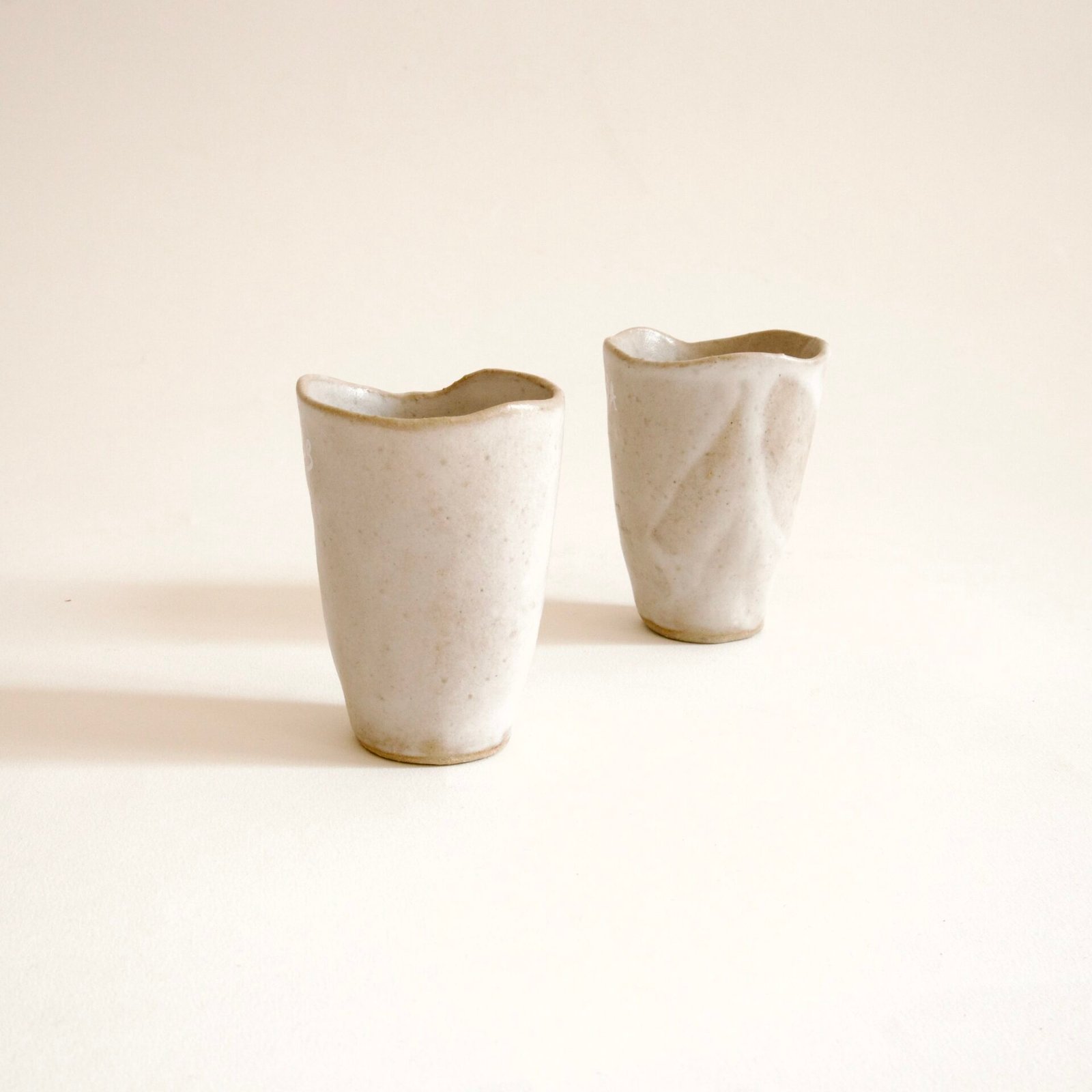 DUO DE TASSES PINCÉES
